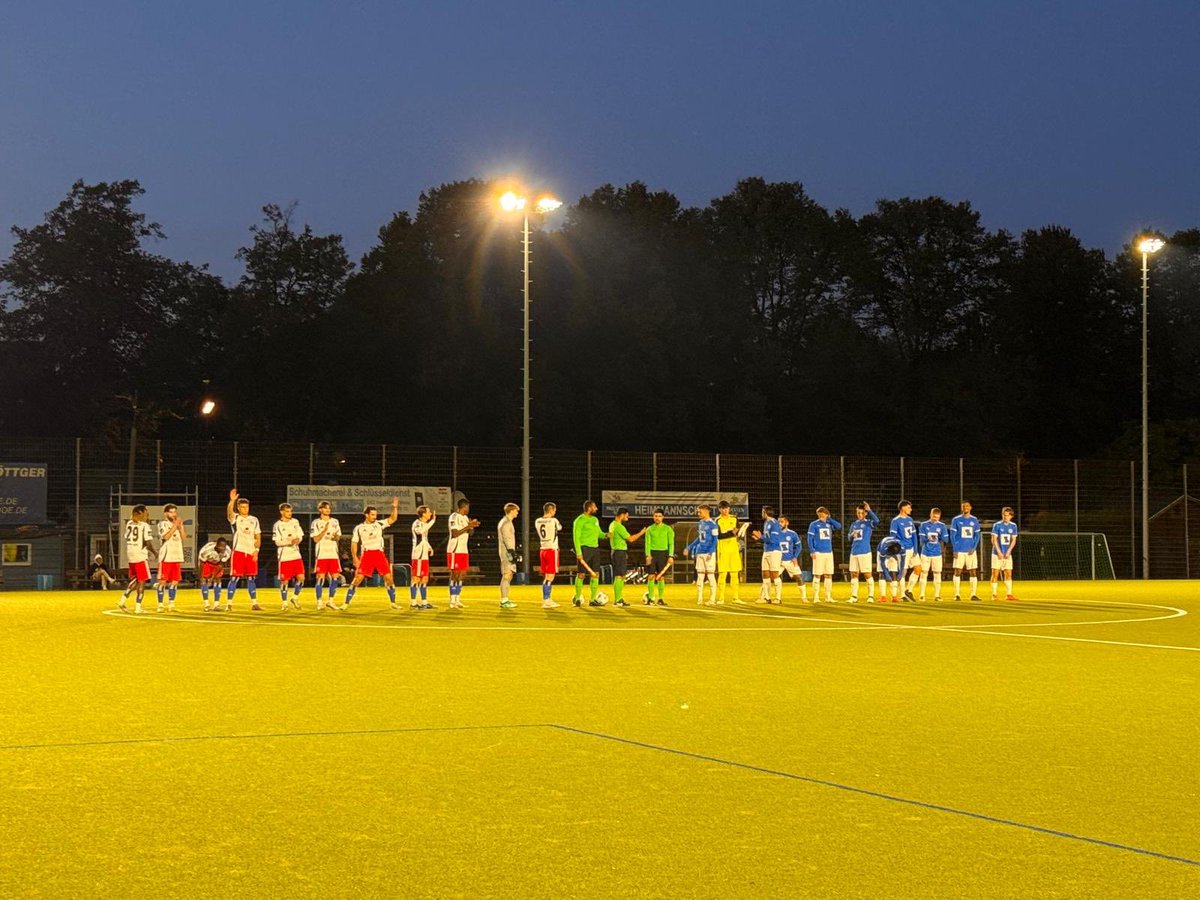 rollenderhsvfan's tweet photo. Holsten-Pokal 3. Runde: USC Paloma II gegen Hamburger SV III (0:1)
#Fussball #fussballspiel #fotos #bilder #groundhopper #groundhopperapp #futbology #rautenfranz #rollenderhsvfan #holstenpokal #hsv #nurderhsv #hsviii #hsv3 #uscpaloma2 #jonnyrehbeinsportplatz #hamburg https://t.co/O4avknQ3nc