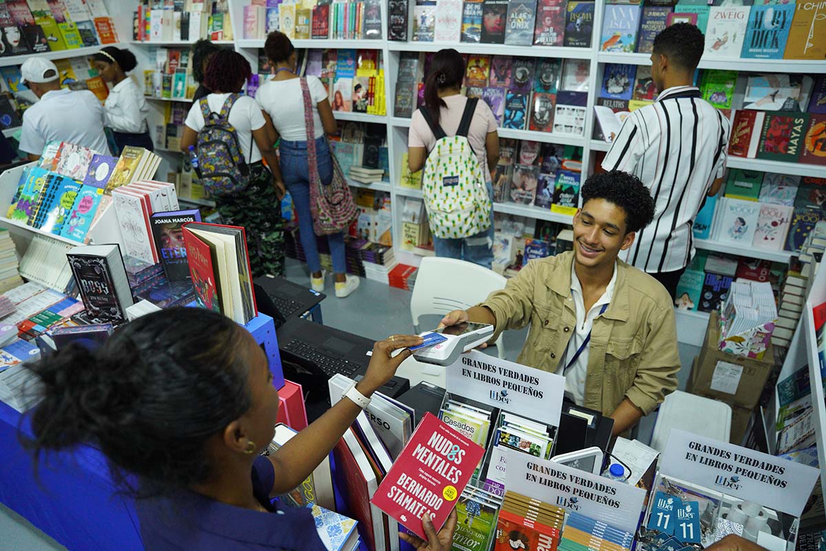 rcavada's tweet photo. Descuentos y novedades marcan el pulso en la Feria Internacional del Libro 
 https://t.co/87HbIrr1R3 

En el evento también se pueden conseguir libros gratis a través del programa Bonolibro, con la asistencia a dos actividades

Santo Domingo.–... https://t.co/oR6naS2TTI