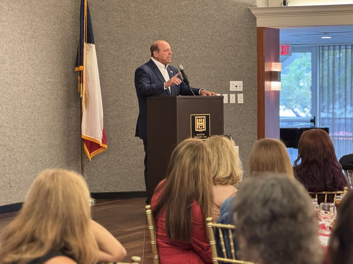 Mano DeAyala tweet media