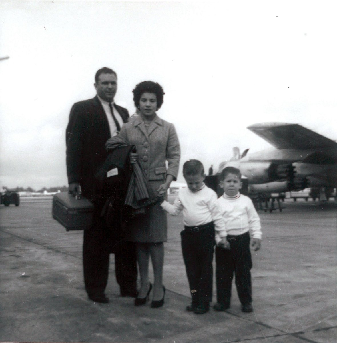 Mano DeAyala tweet media