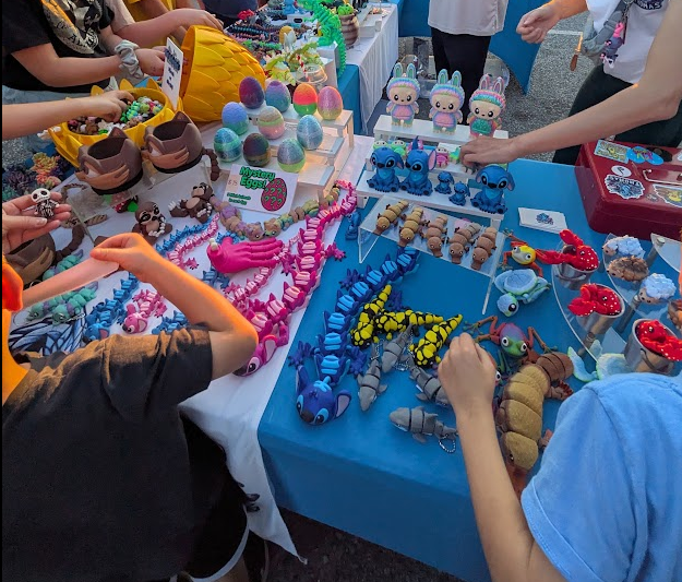 CanuckCreator's tweet photo. I really think the whole "buy a 3d printer and start your own print farm/store front" is a bubble or at least becoming one, wife went to an apple fest over the weekend and counted 5 booths all selling the same printed toys printed on bambus, this cant be viable long term https://t.co/twvUWJBec0