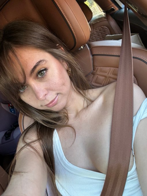 We love a strategically placed seat belt 🔥 #safetyfirst https://t.co/xKbNIvFty3<a href="/tag/safetyfirst"class="tags">#safetyfirst</a>