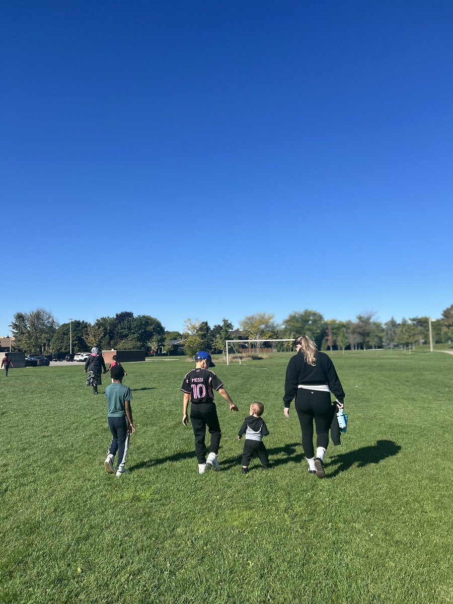 goldcrest_ps's tweet photo. Our Terry Fox Walk, Run &amp; Roll was a success yesterday! Students came together to honour Canadian hero Terry Fox! https://t.co/91lz6zt1dR