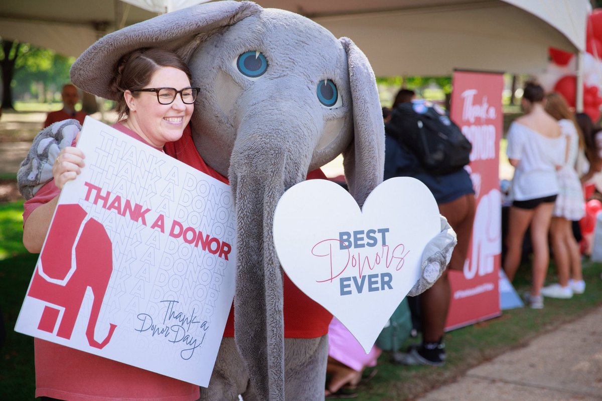 PeterMohler's tweet photo. Behind every scholarship is a student’s future. On Thank a Donor Day, we celebrate the generosity that opens doors and creates opportunity at UA. #ThanksAndRollTide https://t.co/eoC00MLJ5M