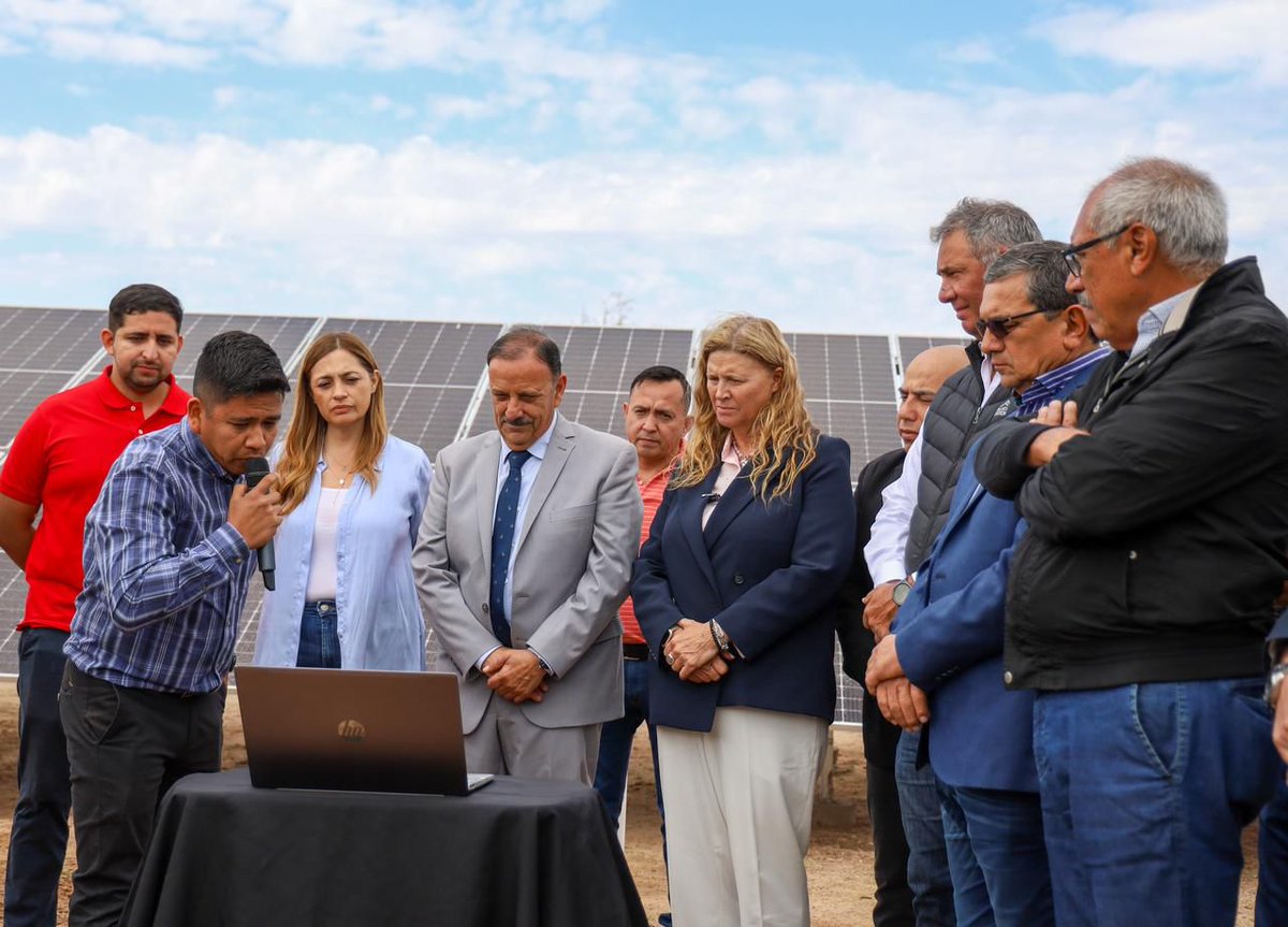 ☀️⚡ La Rioja avanza en energía limpia.

En Chepes, el gobernador Ricardo Quintela inauguró el octavo Parque Solar Fotovoltaico, que aportará energía renovable al alumbrado público y desarrollo local con mano de obra riojana.

🔗 contactorioja.com.ar/articulo/la-pr…

#EnergíaLimpia #Chepes