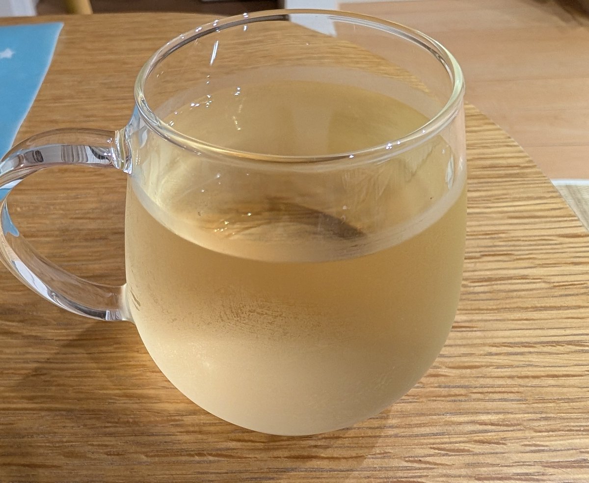 おはよー☕️
今日は『コーヒーの日』
昨夜は自家焙煎豆で作った珈琲焼酎を飲んで、ほろ酔い気分☺️
日本で10月1日がコーヒーの日なのは、秋冬に向けてコーヒー需要が高まる時期だからなんだとか
みんなは今日はどんなコーヒーを楽しみますか？
美味しいコーヒー飲んで、残り3ヶ月楽しんでいきましょう✨