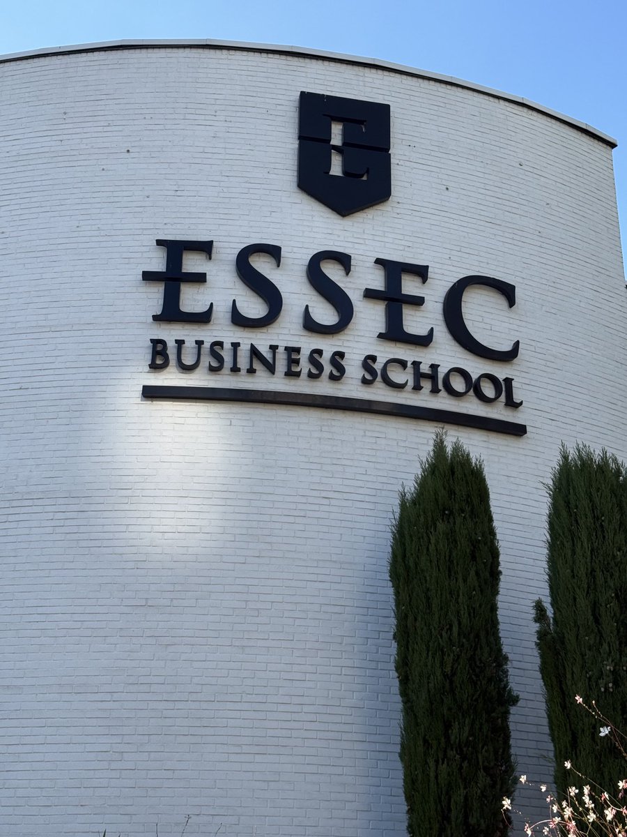Ce soir , à CERGY-PONTOISE , inauguration du nouveau Campus de l’ESSEC , la Grande École de l’Excellence. Cinquante ans après en être sorti diplômé.
