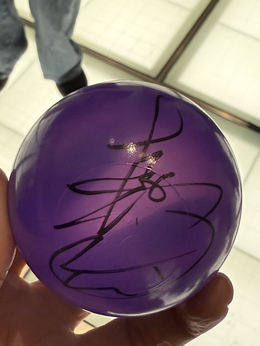 prihide104's tweet image. 大本番の東京、盛り上がり最高潮でした！
ステージの演出もスモーク、花火、銀テープがあったり、サイン入りボールをバズーカで飛ばしたりと、東京ならでは✨
トシちゃん気合い入りすぎて空回り気味だったのはご愛嬌ということで！
#田原俊彦
#トシちゃん 
#東京国際フォーラム
#DOUBLETTOUR2025…