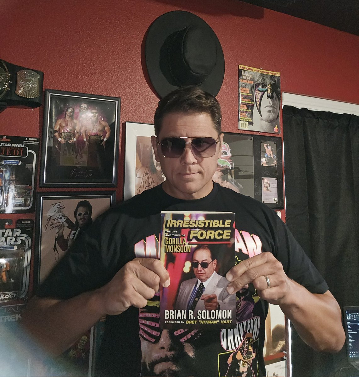 RingFocus's tweet image. I had to throw the Gorilla Monsoon specs on for this photo.

@BrianRSolomon , I can't wait to dive into what is sure to be an amazing book.