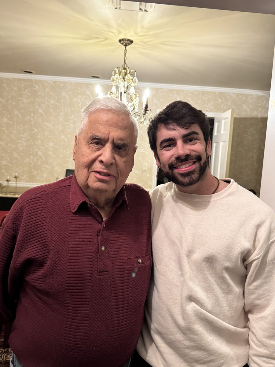 It’s my Grandpas 91st birthday! This was the work he chose to keep from the lot that I created in my studio (his patio) 

He seemed to enjoy looking at both works in progress and finished pieces
His support means the world ❤️