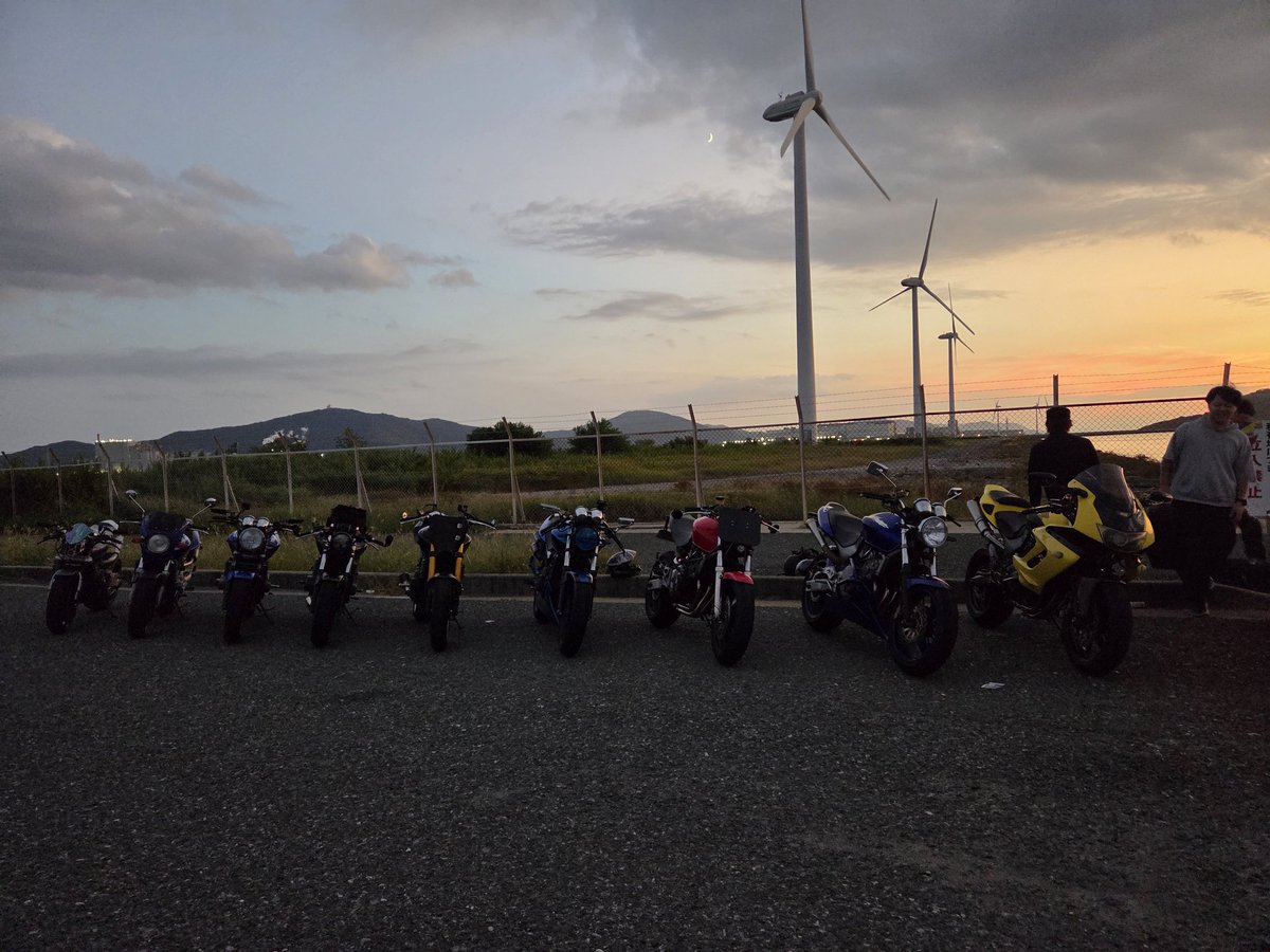 harujunko1112's tweet photo. 初自走してミーティングに参加しました～🏍️
行くまでに信号待ちで2回もエンストしましたがみんなに見守ってもらい楽しく走れました🎵
楽しかったけど体がガチガチになって痛くなったな(笑) https://t.co/qWNQOGZUVa