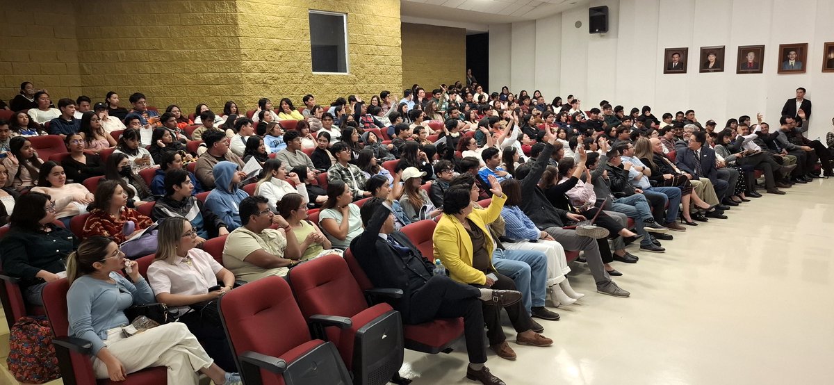 ASEH_Hgo's tweet image. Los economistas transforman.
El Mtro. @jorvalverdeASEH lo dijo claro en el ICEA-@UAEH_OFICIAL al hablar de transparencia, fiscalización y eficiencia del gasto público ante estudiantes.
¡30 años de Economía en la UAEH!
Estudiar con propósito = cambiar el mundo