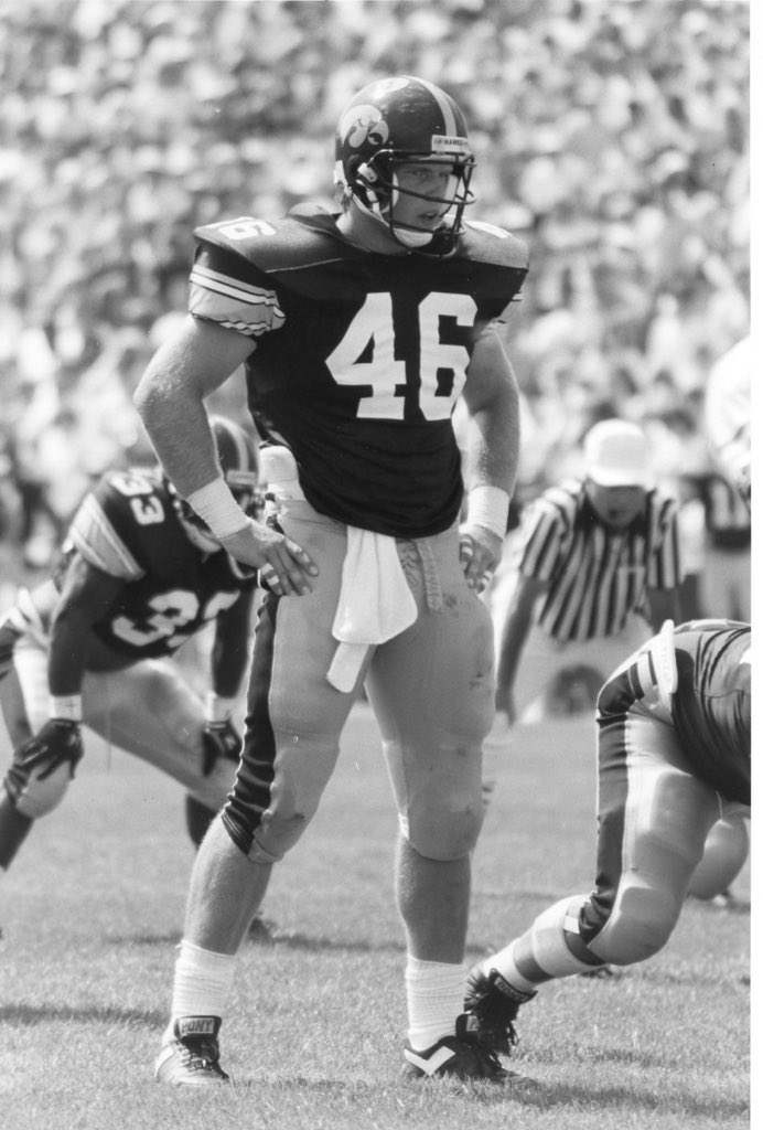 renegade907's tweet photo. @theleviedwards At Iowa in the 80’s and 90’s, Hayden Frye would have the tight ends stand at the line of scrimmage, hands on hips.  Always thought it looked cool. https://t.co/asnGNZUuxN