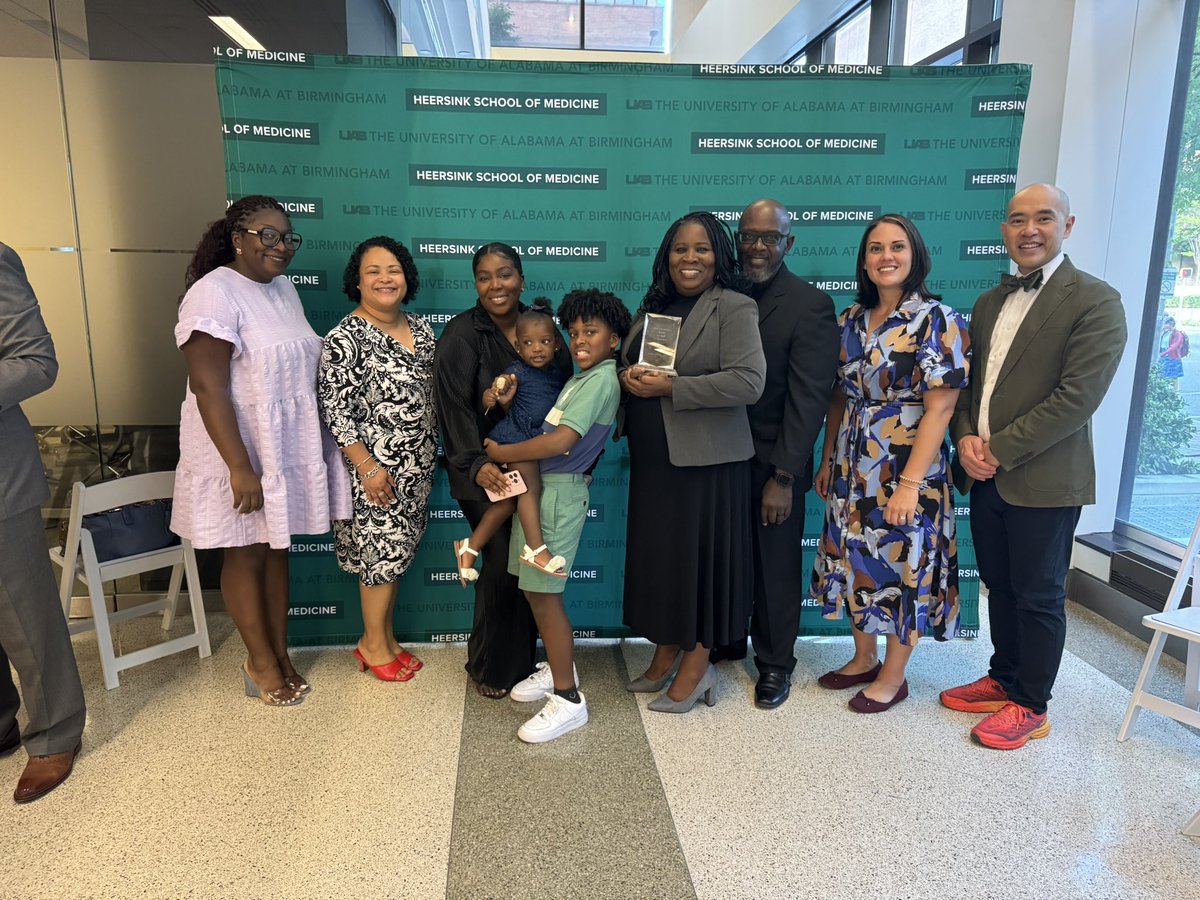 thomaschi8's tweet photo. So proud that @UABUrology’s very own director of education Liranda Howard was recognized with a @UABHeersink Dean’s Excellence Award for Staff today. Team members like her whose big heart and tireless efforts to advance our mission elevate everybody’s game! 🎉🥳🎉 https://t.co/BpHYyIVJlB