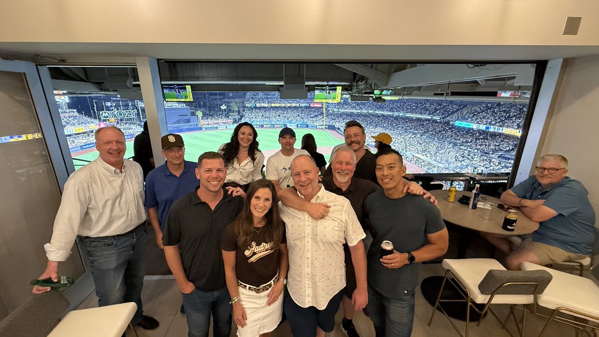 bigbearai's tweet image. BigBear.ai was proud to attend and sponsor the 2025 IDGA Border Technology Summit in San Diego, where leaders from government, industry, and law enforcement explored the future of #bordersecurity.
