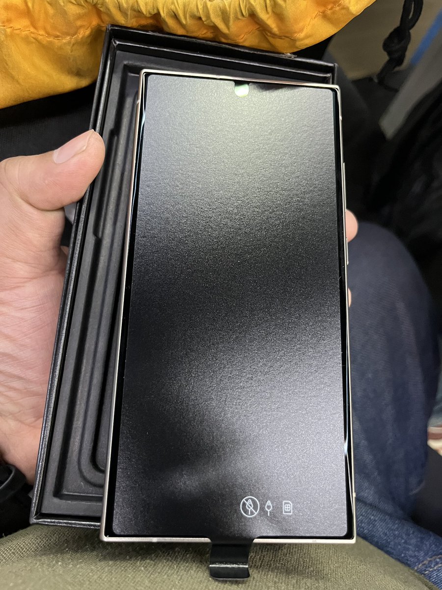 bilalj8's tweet photo. @amazonIN @amazon @AmazonHelp BIG FRAUD ALERT — AMAZON INDIA!
I am extremely disappointed &amp; shocked wth my recent experience on Amazon
I had ordered “S24 ultra titanium violet but received a totally different color gray. Same box is showing 2 colors. Utterly disappointed. https://t.co/u3AauCawMO
