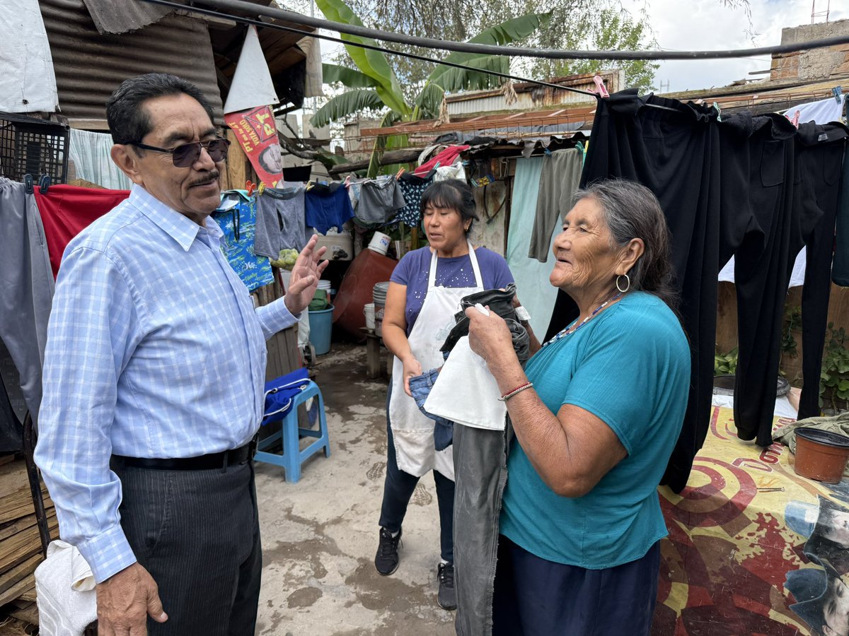 COESVI's tweet photo. El gobierno de Durango sigue cambiando la vida de más familias en Durango con pisos, baños, losas y cuartos adicionales, como el caso de la Colonia Manuelito Álvarez y predio Constitución. https://t.co/EJzwgSyBpr