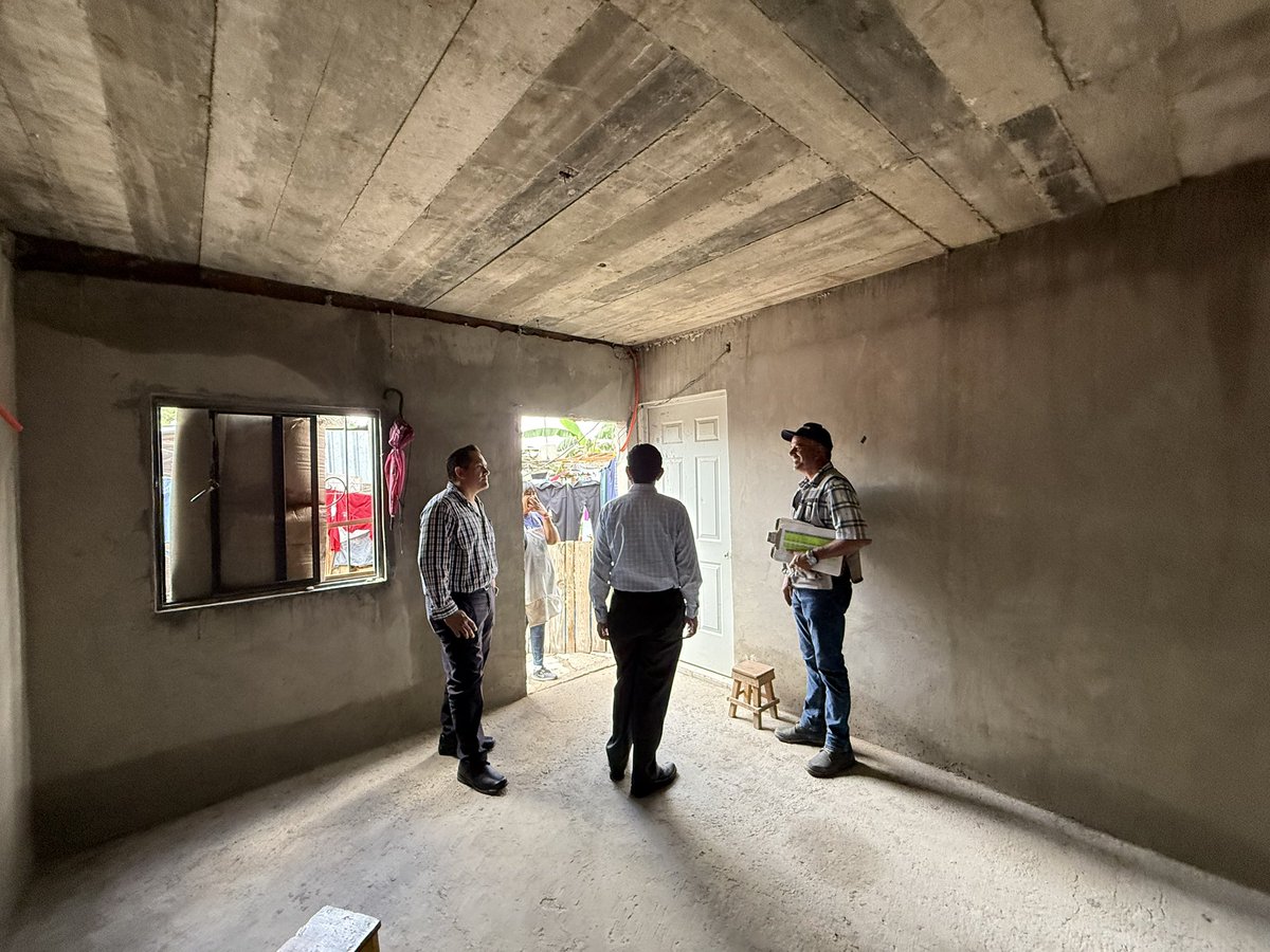 COESVI's tweet photo. El gobierno de Durango sigue cambiando la vida de más familias en Durango con pisos, baños, losas y cuartos adicionales, como el caso de la Colonia Manuelito Álvarez y predio Constitución. https://t.co/EJzwgSyBpr