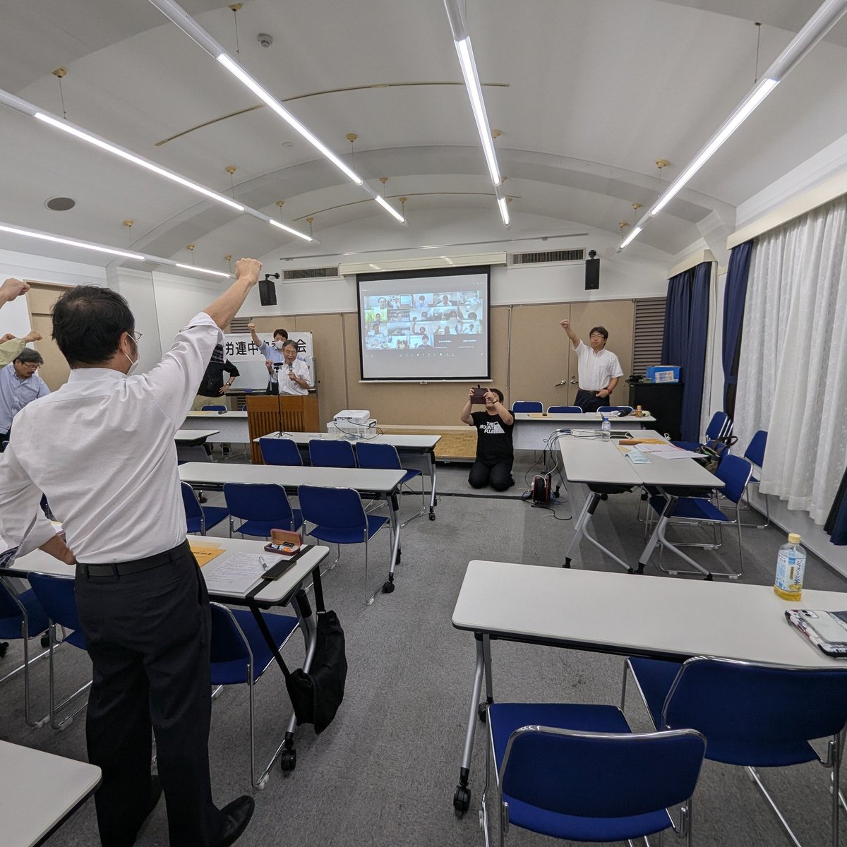 昨日は、東京医労連中央委員会でした。
方針が決まりいよいよ冬のボーナス交渉に入ります。
回答日は、11月5日です。
翌日には統一行動、ストライキを含む行動になります。
#冬のボーナス
#交渉してみよう