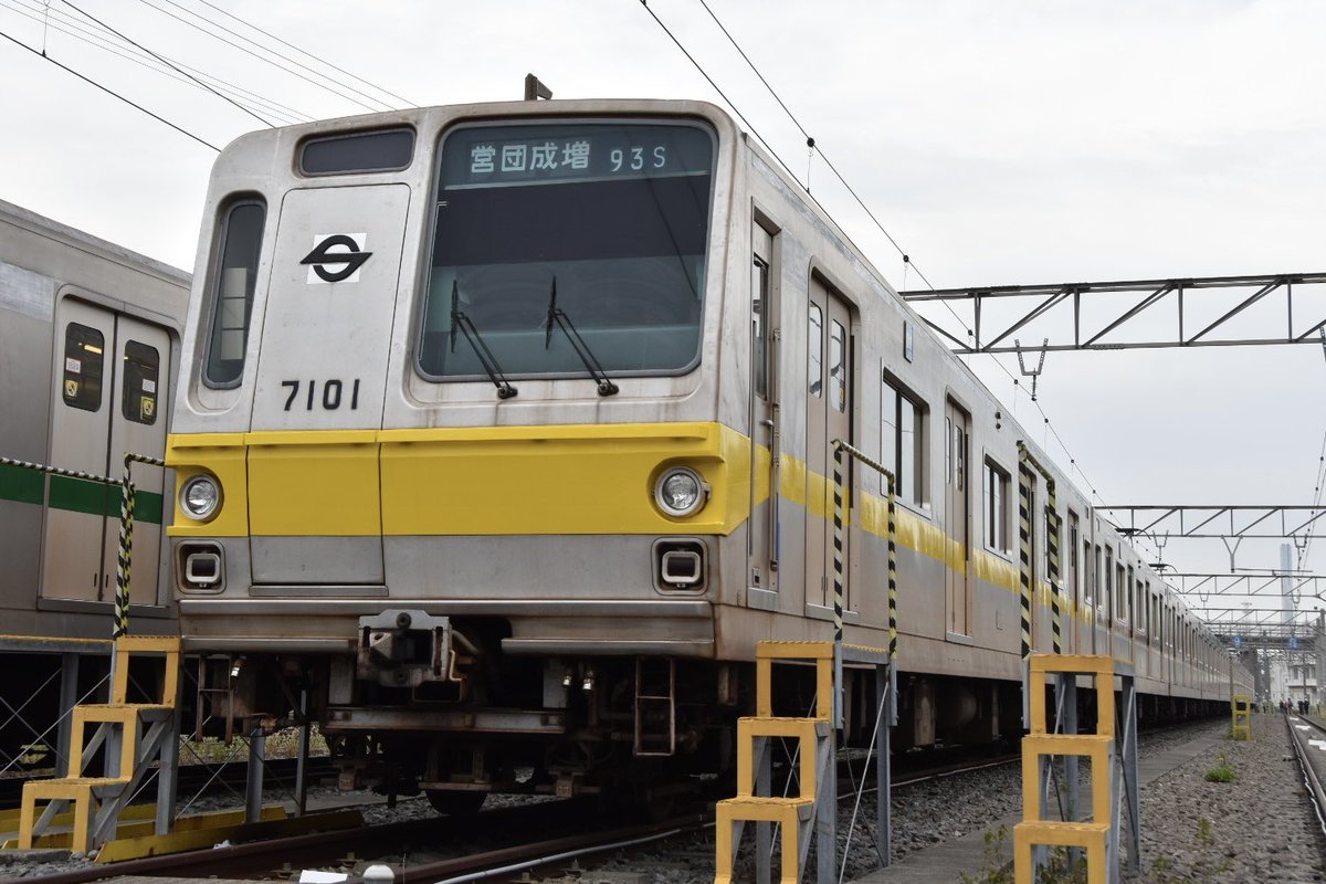 ⭐️ひろみっちです 漆黒ヴァンパイアちゃん🦇🍷💋 地毛が茶色いのでこの漆黒感求め