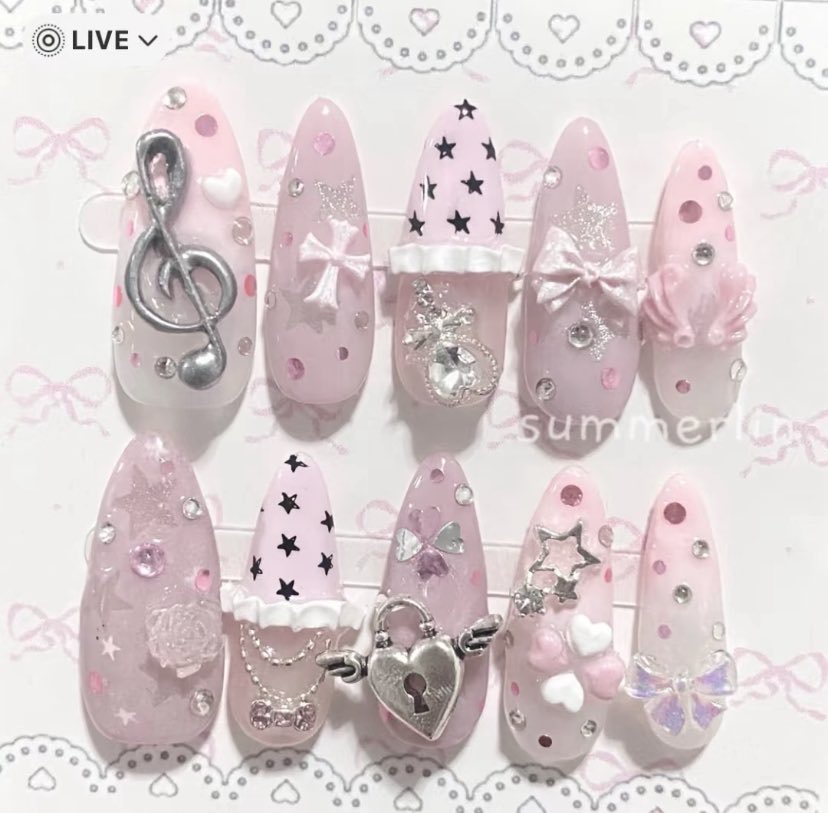 heartzjpg's tweet photo. cutest nails by summerlip https://t.co/geTQjVdJ9U