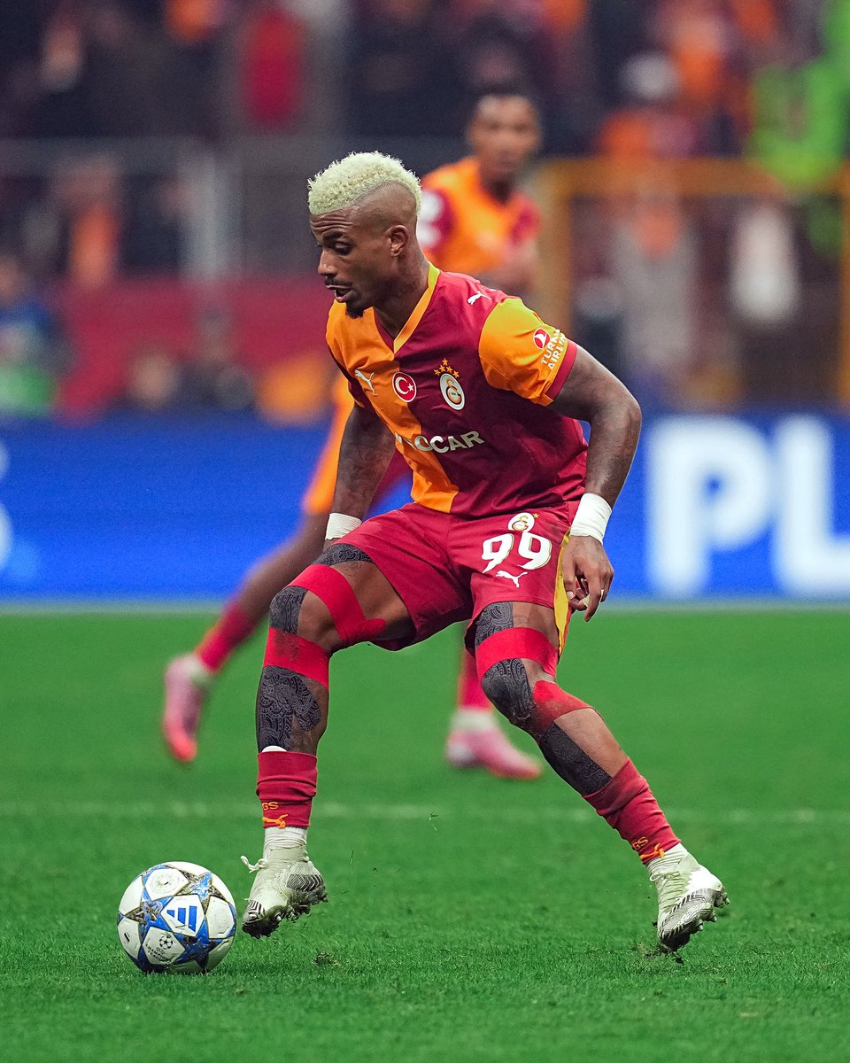 LeminaM_13's tweet photo. 𝙒𝙝𝙖𝙩 𝙖𝙣 𝙖𝙩𝙢𝙤𝙨𝙥𝙝𝙚𝙧𝙚! ✨
A magical Champions League night, a massive win. Proud of the team, proud of the fight. Thank you fans, unforgettable! ❤️🦁
#Galatasaray #ML99 https://t.co/xuGwaehdVA