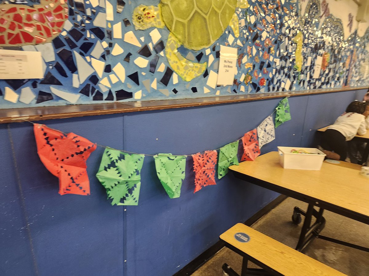 🎉 Acompañamos a estudiantes de la Primaria Moos en su celebración del #MesDeLaHerenciaHispana 🇲🇽
Hablamos sobre la Independencia de México y el orgullo de nuestras raíces.
¡Gracias por recibirnos con tanto entusiasmo! 🙌✨