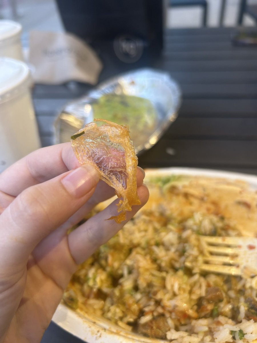 MythicasArt's tweet photo. Mmm plastic in da chipotle bowl 😋🤤
@ChipotleTweets https://t.co/bXjVe76IP1