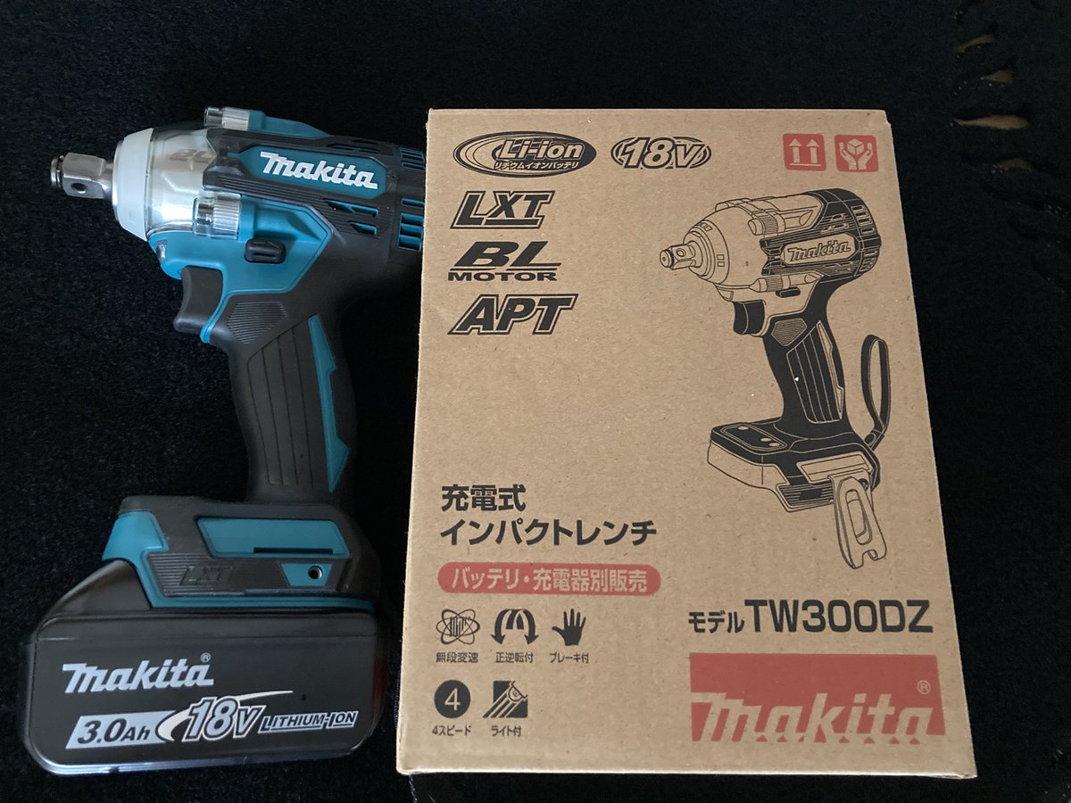 viva_yonezawa's tweet photo. makitaとかHiKOKIとか色々あるのですが、バッテリー共用できる工具ってかなり便利。
インパクトレンチとタイヤの空気入れ、社外品だけどジェットブロワーの3つがあるだけでDIY LIFEがとても充実してる😊
もっと早く買えば良かった😞
#makita
#マキタ
#AeroTools https://t.co/L61XU8xA9e