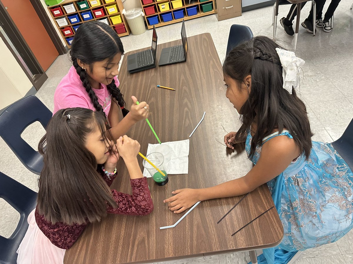 WilliamzWizardz's tweet photo. STEM Learning went great today at #PlumCreekElem for GT students! 1st grade engineered a famous Texas bridge out of unusual materials. 4th graders designed &amp; tested a model of a Texas Oil Derrick. Both led to amazing learning! #LISDWeAreHere #WilliamzWizards #roarinGTalent https://t.co/2JxhTOAeum