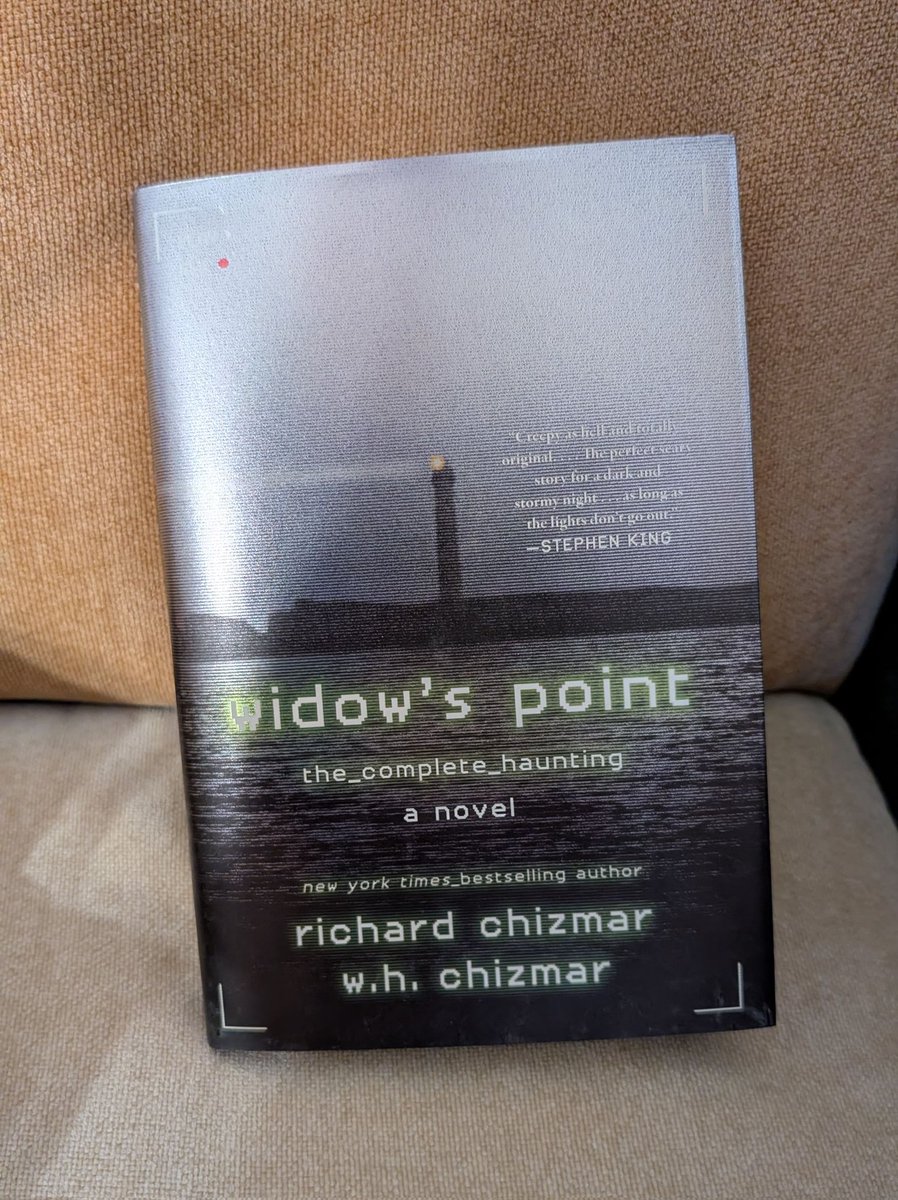 Psychosylum's tweet photo. Happy to say that my copy of Widow’s Point: The Complete Haunting by @RichardChizmar and @BillyChizmar finally arrived! Can't wait to dive in. 📖📹👻 #WidowsPoint #BookLovers
Side note, I wish Amazon would pack things a little better. https://t.co/Bp8B7il2m6