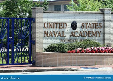 RoseofArlVA's tweet image. How many #Black #plebes at US #NavalAcademy
have no future, @PeteHegseth  #SecretaryOfWar.