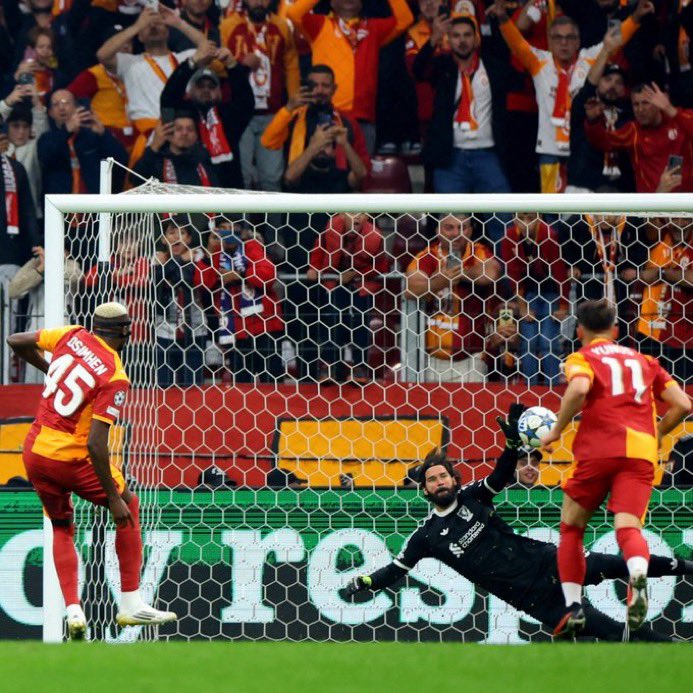 Surda bir gedik açtık mukaddes mi mukaddes
Ey kahpe rüzgar artık ne yandan esersen es