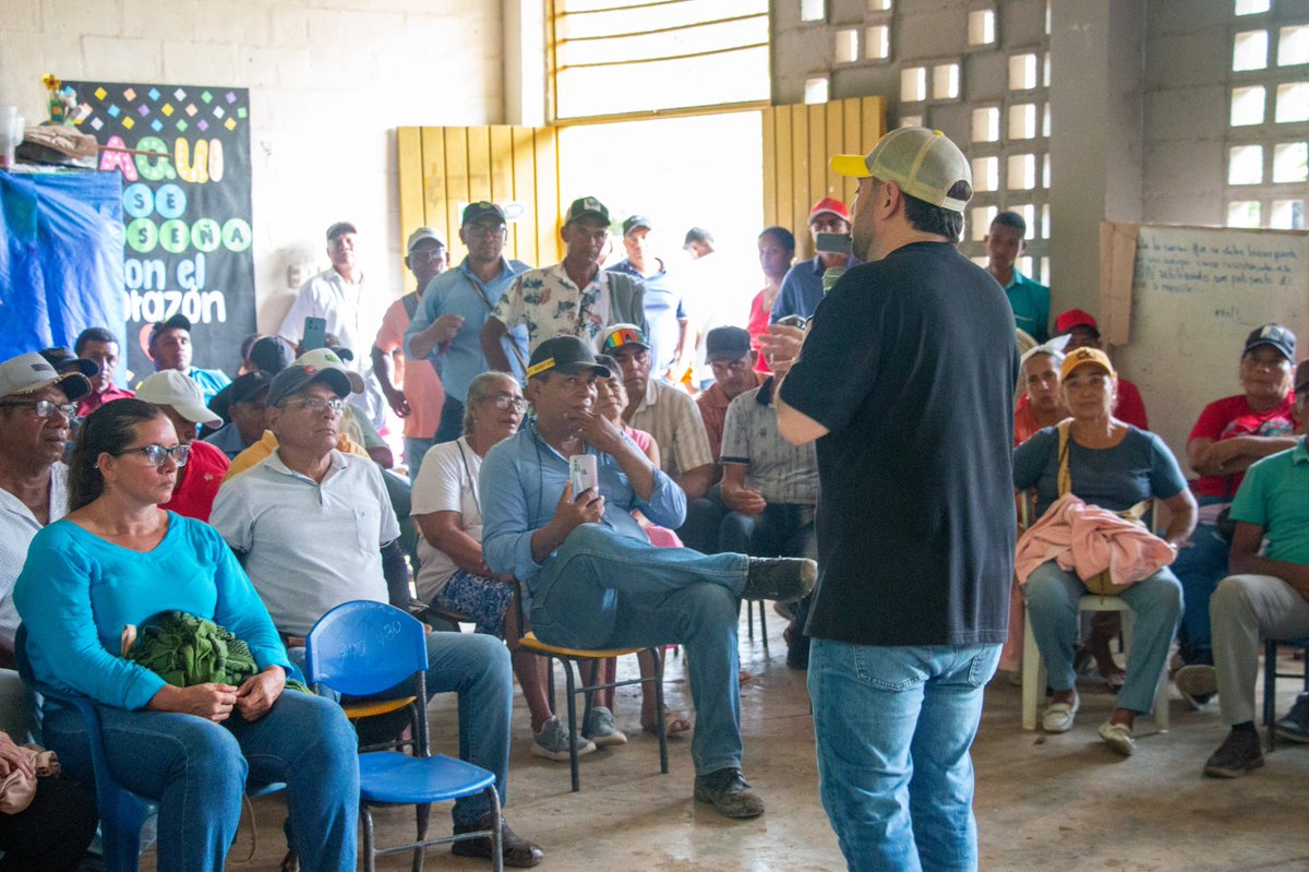 El alcalde <a href="/CotoManzur/">Coto Manzur</a> sostuvo un importante encuentro con los miembros de ASOCOMUNAL margen izquierda, con el fin de escuchar sus peticiones, buscar concensos y priorizar acciones conjuntas de trabajo comunitario 🤜🏻🤛🏾