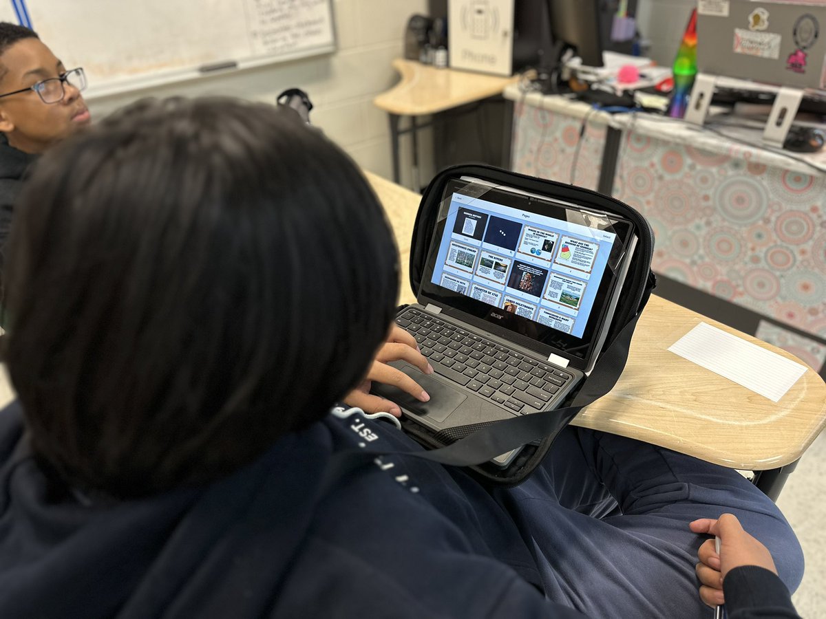 TechSavvyC's tweet image. I had an absolute blast teaming up with Ms. Rose at @LibertyMiddleNC! 🎉 We dove into the world of app smashing, and I showed her students how to unleash their creativity using @BookCreatorApp for their Georgia history book. The excitement was off the charts! 📚✨ #EdTechMagic