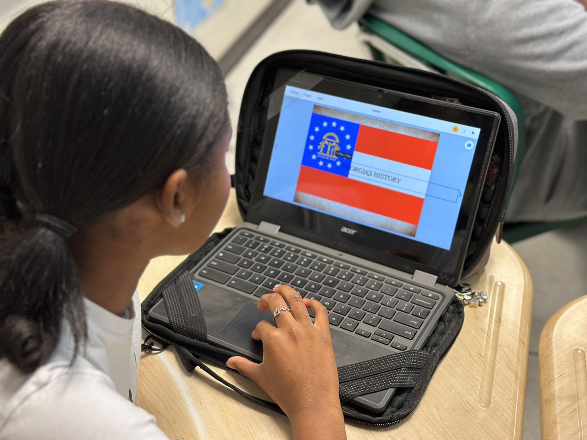 TechSavvyC's tweet image. I had an absolute blast teaming up with Ms. Rose at @LibertyMiddleNC! 🎉 We dove into the world of app smashing, and I showed her students how to unleash their creativity using @BookCreatorApp for their Georgia history book. The excitement was off the charts! 📚✨ #EdTechMagic