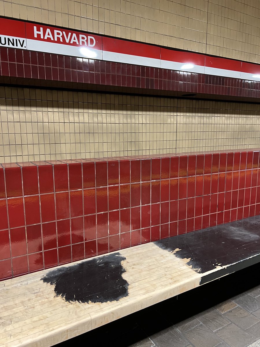 UhOh_Panda's tweet photo. Benches, Harvard, new look in progress. #MBTA https://t.co/yAS2MffBY5