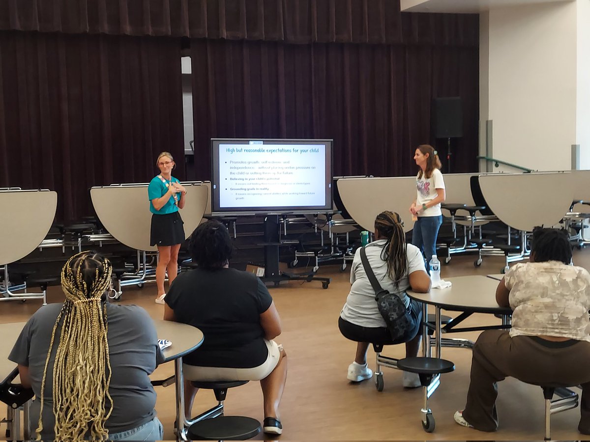 Barela_ECE's tweet photo. LOVE the investment @HumbleISD_MBE @HumbleISD_PREK teachers #MsBull and @AmandaRileyMBE pour into the growth and development of their students and families! #FirstAnnualFamilyEducationSupportNight https://t.co/sgVXXmckH2