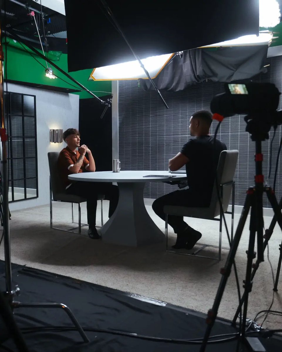 Nuevas fotos de Louis para el podcast Diary of the CEO 😍