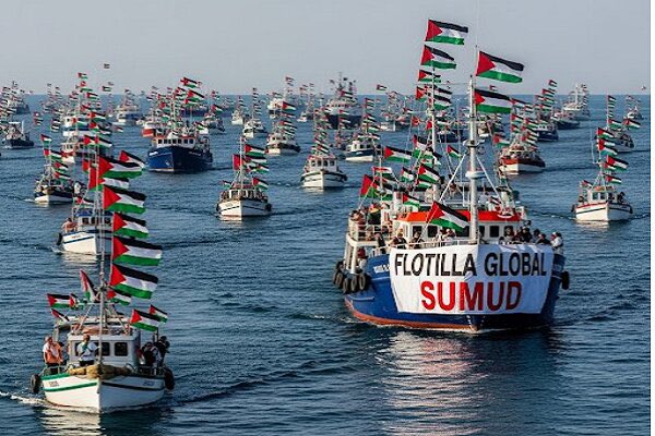 Ti__sh__'s tweet photo. #الاسطول نحن الآن شماليْ مدينة دمياط المصرية بالمياه الدولية 
يفصلنا نحو 255  كيلومتر عن الوصول إلى #غزة

#الأسطول ندخل منطقة الخطر الشديد الليلة وسلامتنا تعتمد على مراقبة العالم 
#اسطول_الصمود https://t.co/Uy1LyjRN6A