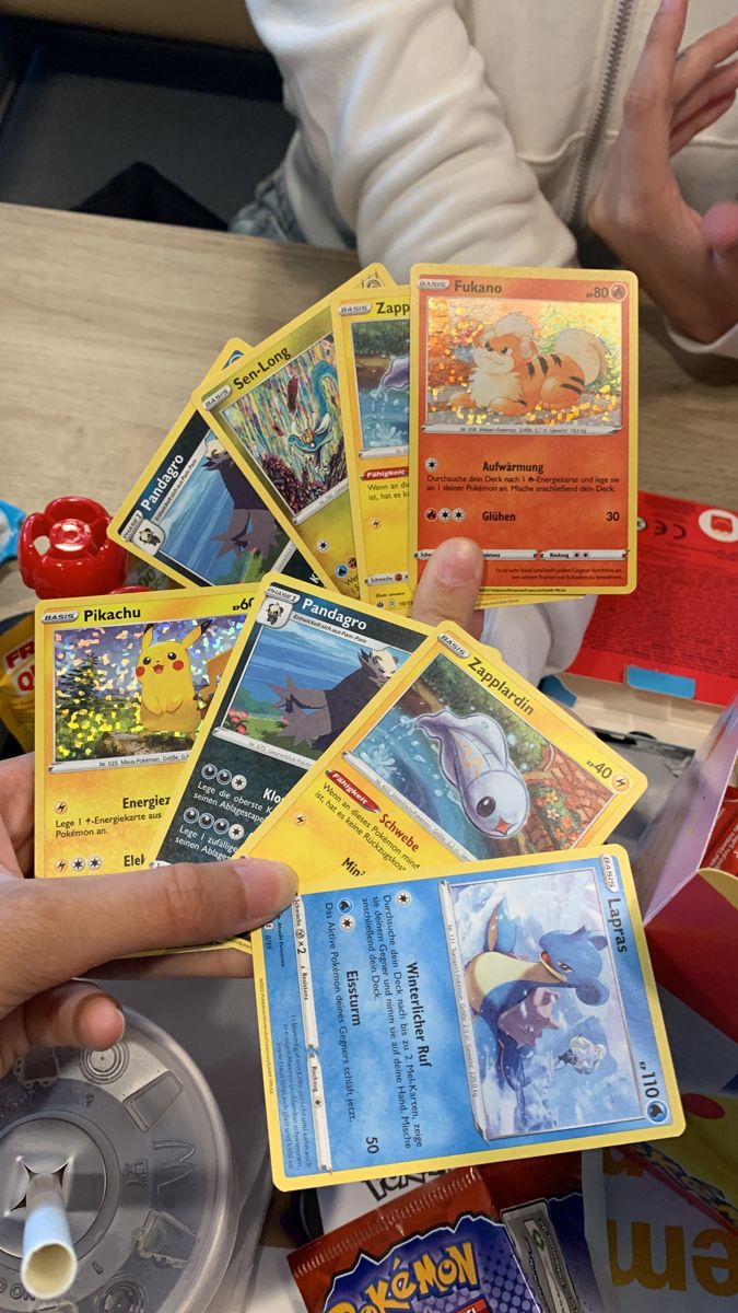 ChettosCQueso's tweet photo. Un #Au #NamJin  donde SJ colecciona cartas Pokémon porque son bonitas y ya. Nm juega TCG en serio... hasta que descubre que la carta que necesita la tiene Jin, el chico lindo de Twitter que no sabe ni qué es un deck. https://t.co/yTTBOREu9p