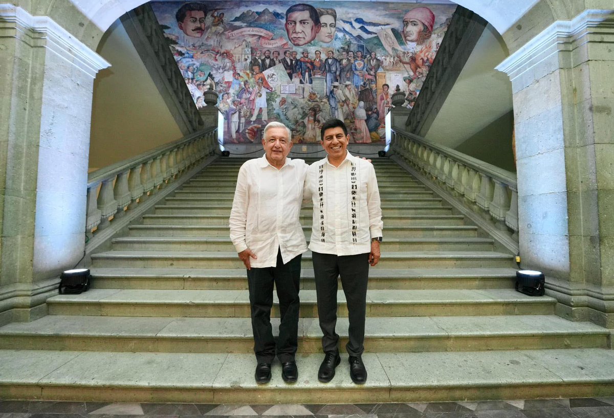 salomonj's tweet photo. Hace un año, uno de los mejores presidentes que hemos tenido concluyó su mandato: el Licenciado Andrés Manuel López Obrador (@lopezobrador_). Fueron seis años de trabajo por el pueblo de México, seis años de transformación profunda para las comunidades de todo el país.

Hoy, seguimos avanzando en la ruta correcta, siguiendo sus principios y manteniendo vivo su legado con la #PrimaveraOaxaqueña.
