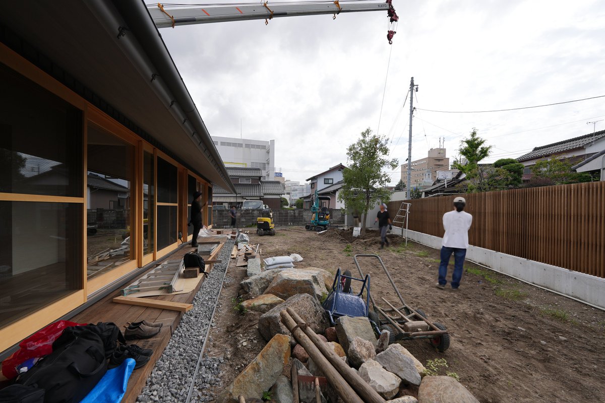 gramdesign's tweet photo. https://t.co/fks60ubW2U
西福原の家 建築日誌
円直 中村さん、昨日米子に到着頂き、ＦＯＬＫ 三島さん、泉谷さんも本日 米子着、造園工事第一期もいよいよスタートしました。 後日には大阪からオリーブなどの中木も届きます！
https://t.co/zr5uL1FRp0
西福原の家 内覧会(予約制)のお知らせ https://t.co/XWIdaK2N7T