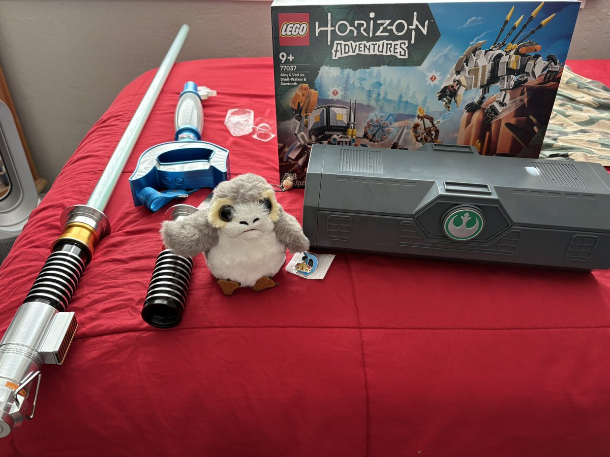 My brother gave me all the good stuff from Disneyland Resort. Thank you brother for the gifts.