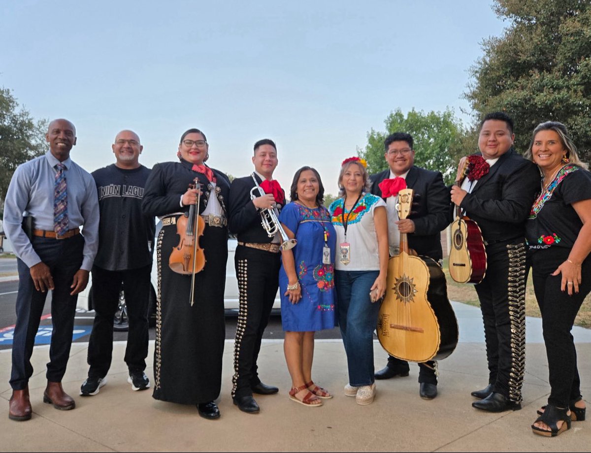 NISDMyers's tweet photo. This is how we welcome our Eagles during Hispanic Heritage Week — with pride, culture, and community! ❤️
#EagleNation #OurCommunity https://t.co/Ly3hFDzmXH
