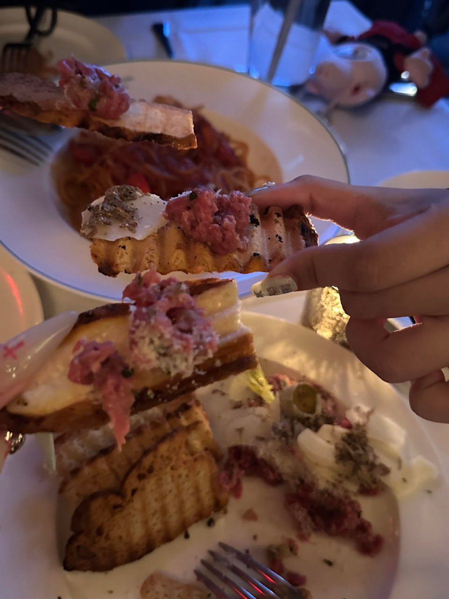 miguelgamesfor1's tweet photo. Dinner goals: taste, style, and a little sparkle. ✨🍴 https://t.co/4MFBE0WXXv