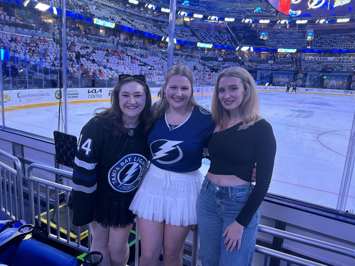 jenn 🩵 tweet media