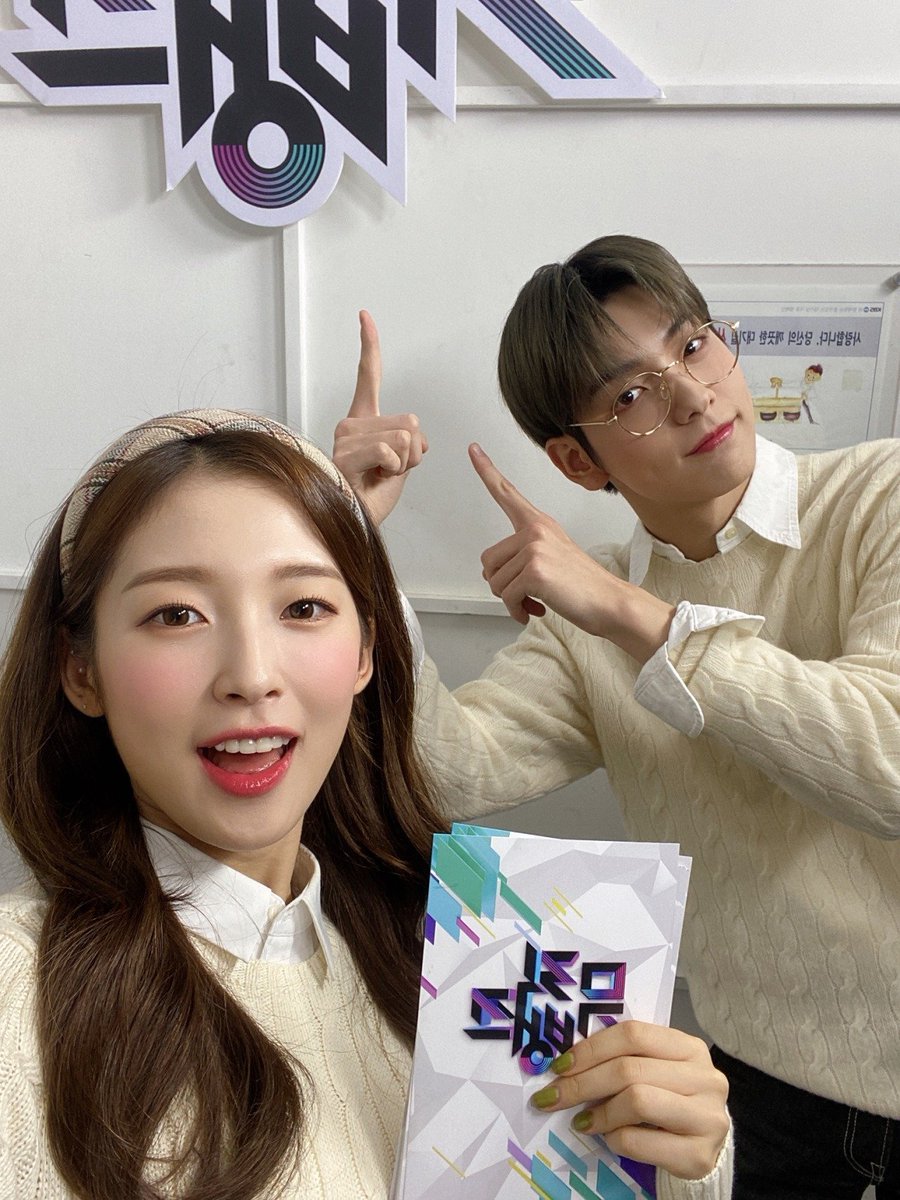 :　𝐓EENS 𝐗 𝐓ITANS　☁️　✶　! tweet media