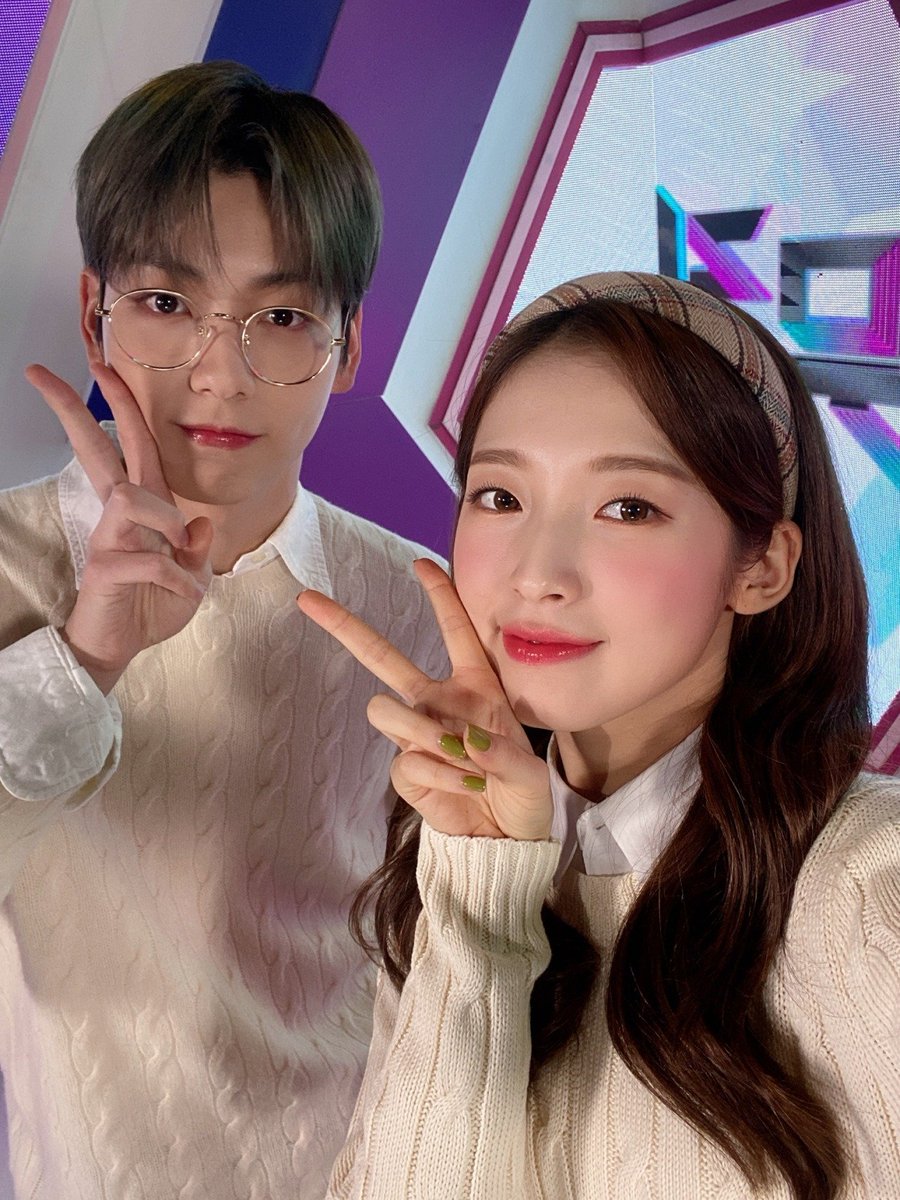 :　𝐓EENS 𝐗 𝐓ITANS　☁️　✶　! tweet media