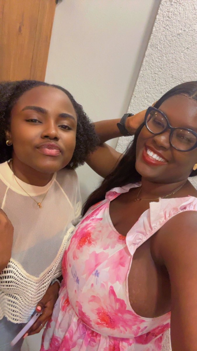 SBermide's tweet photo. Me and my sister ❤️😘 https://t.co/wHab08oW3x